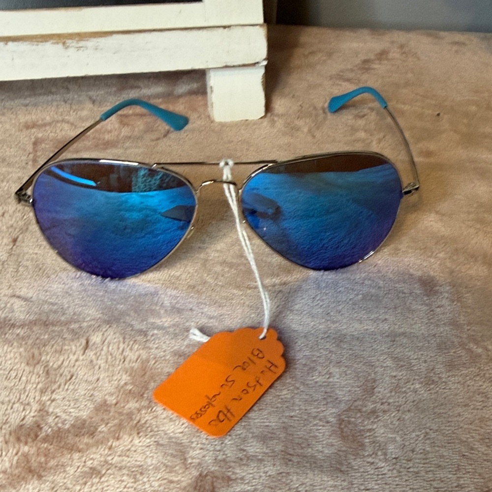 Stylish Blue hudson H20 polarized Sunglasses